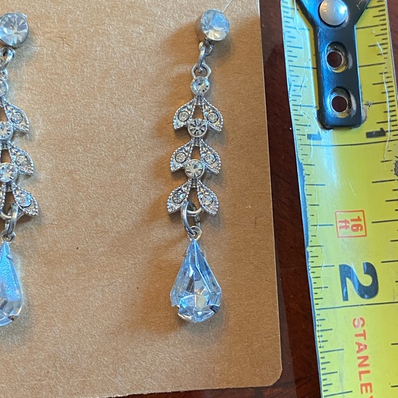 Rhinestone Drop Vintage Style Earrings - Picture 4 of 4